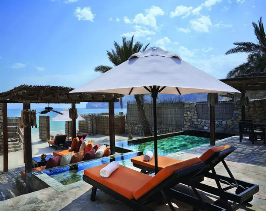 EXCLUSIV/ Loredana, vacanță într-o vilă de lux inspirată de satele omaneze. Imagini spectaculoase cu vedeta