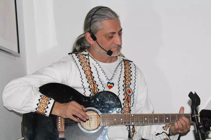 EXCLUSIV/”Mă întorc și pașii-s grei...” Folkistul Tică Lumânare e primul și ultimul solist al ”cântecelor înghețate”