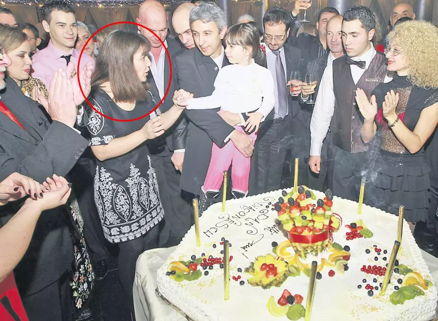 Cine este femeia care îi stă alături de ani de zile lui Dan Diaconescu. I-a dăruit omului de afaceri o fetiță