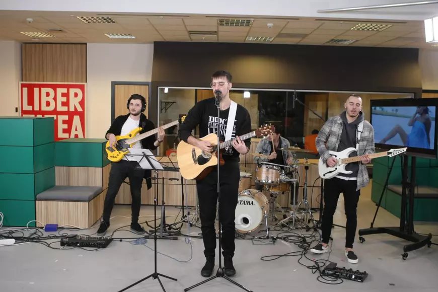 Liviu Teodorescu, concert în redacția Libertatea, de Ziua Îndrăgostiților