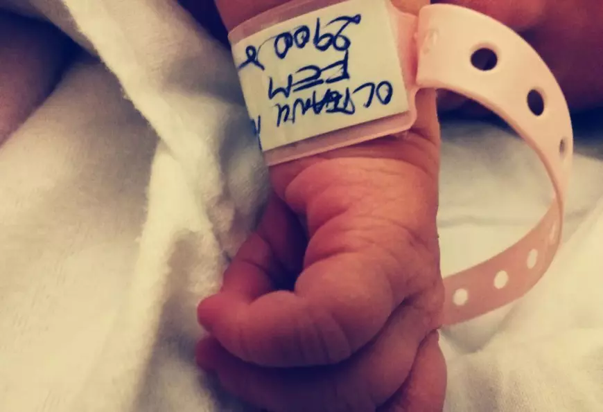 Câștigătorul de la "Chefi la cuțite" a devenit tătic. Prima imagine cu bebelușul