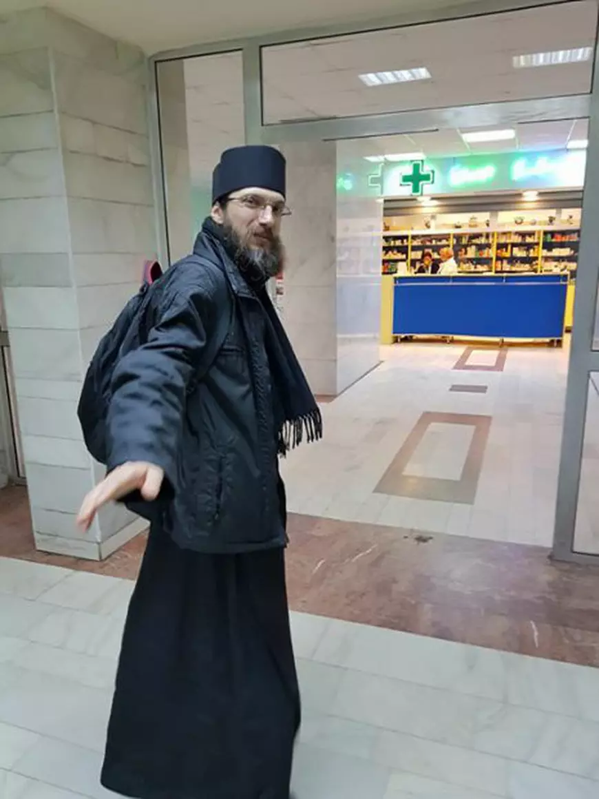 VIDEO/Părintele Pavel, călugărul medic care împarte pașii vieții între mănăstire și pacienți. ”Dumnezeu a insistat să merg pe această cale”