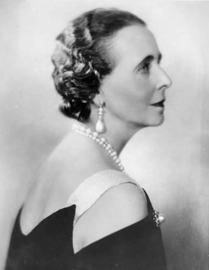 VIDEO/Povestea ”Împărătesei românilor”. De ce a dat-o jos Ceaușescu pe Regina Maria de pe Arcul de Triumf