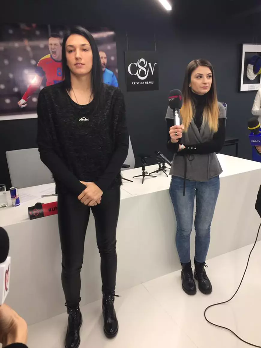 Cristina Neagu, în timpul conferinței de presă de astăzi.