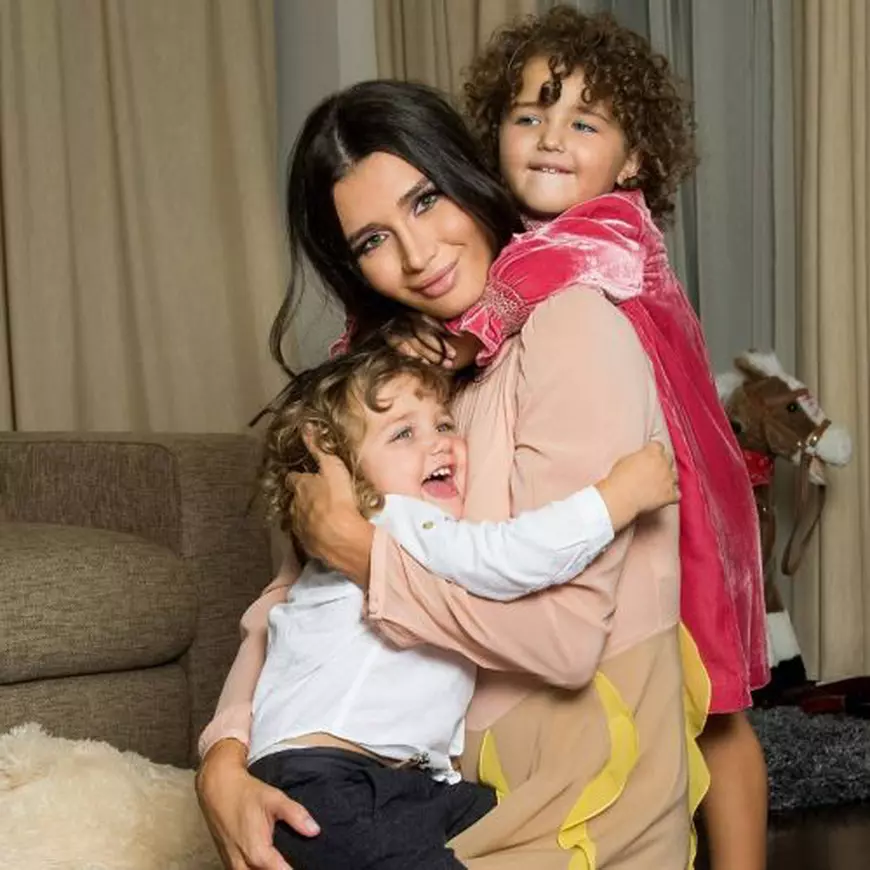 EXCLUSIV/ Elena Băsescu a rămas însărcinată în prima lună de relație. Și-a asumat povestea de dragoste după ce concepuseră bebelușul