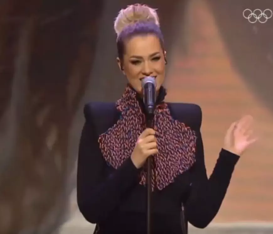 Feli Donose, prima apariție publică după moartea tatălui. Artista, cu lacrimi în ochi pe scena Eurovision