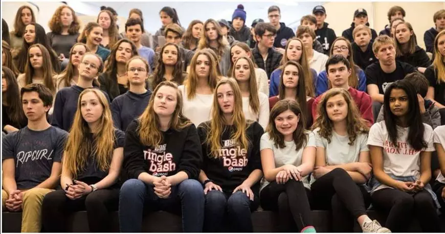 Un liceu a intrat în Cartea Recordurilor datorită celor 44 perechi de gemeni care studiază aici
