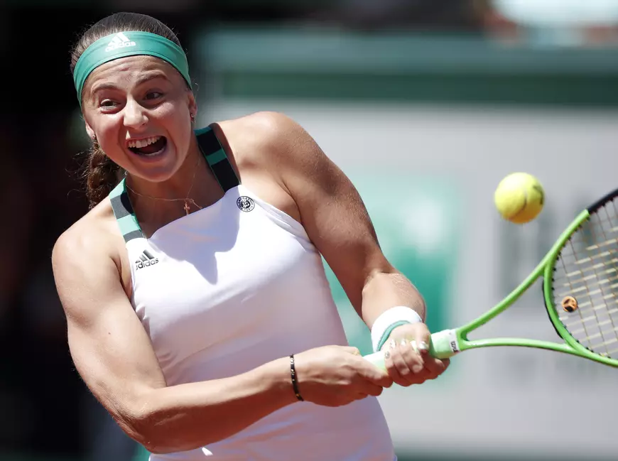 Site-uri bisericești avansează o teorie halucinantă: ruptura dintre Simona Halep și Adidas s-a produs pentru că jucătoarea își face cruce pe teren