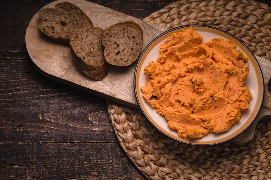 humus cu ardei