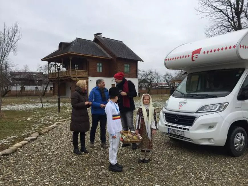 Paula Chirilă și Dan Helciug i-au dat o mână de ajutor lui Mircea Radu 