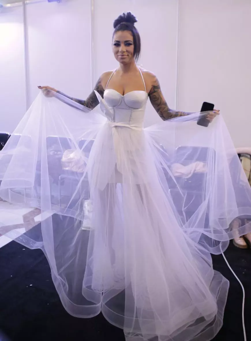 VIDEO EXCLUSIV / Roxana Vancea are un nou iubit, dar îl ține ascuns ... în dormitor. „Este sportiv de performanță”