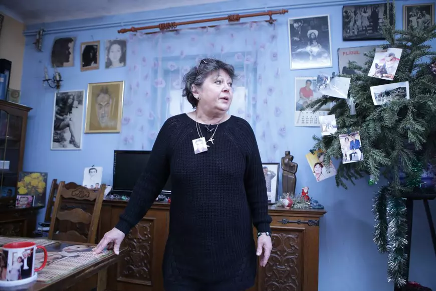 VIDEO/Acasă la Anca Pandrea, o viața printre fotografii și-n compania unui câine bătrân: ”Dacă-i zic de Iura, i se umezesc ochii”