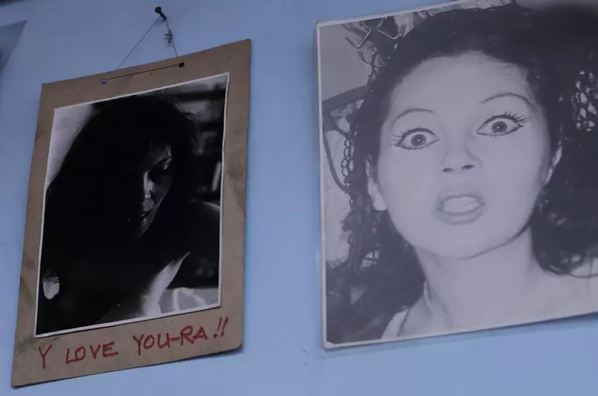 VIDEO/Acasă la Anca Pandrea, o viața printre fotografii și-n compania unui câine bătrân: ”Dacă-i zic de Iura, i se umezesc ochii”