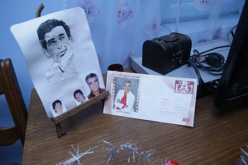 VIDEO/Acasă la Anca Pandrea, o viața printre fotografii și-n compania unui câine bătrân: ”Dacă-i zic de Iura, i se umezesc ochii”