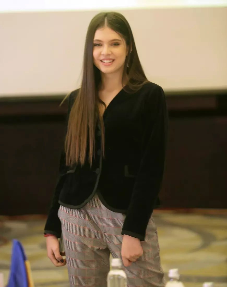 EXCLUSIV/Modelul Elena Chiriac e multiplă campioană națională la taekwondo. La defilări își maschează vânătăile cu fond de ten și pudră!