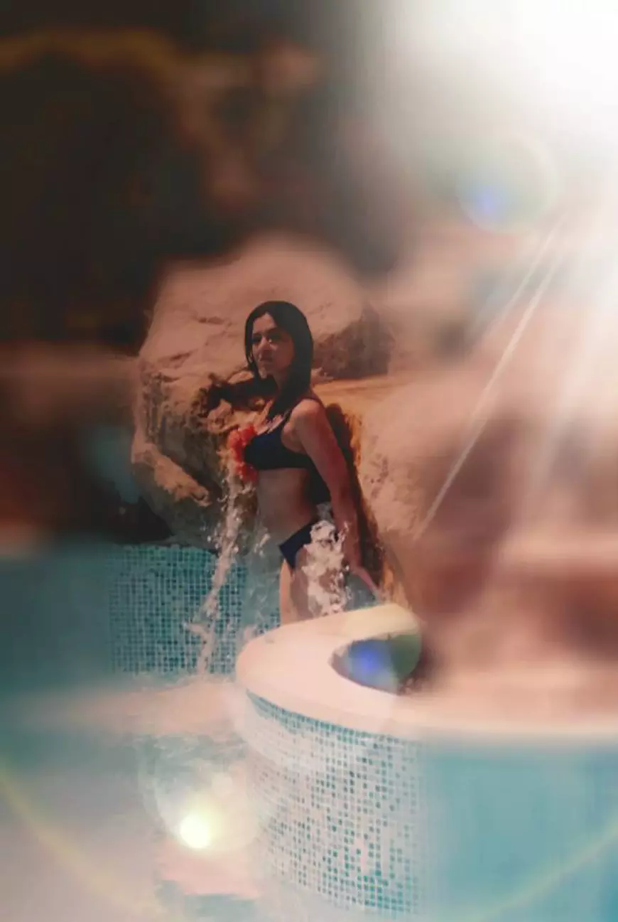 Oana Sârbu, în costum de baie. Și-a scos pozele sexy la vedere