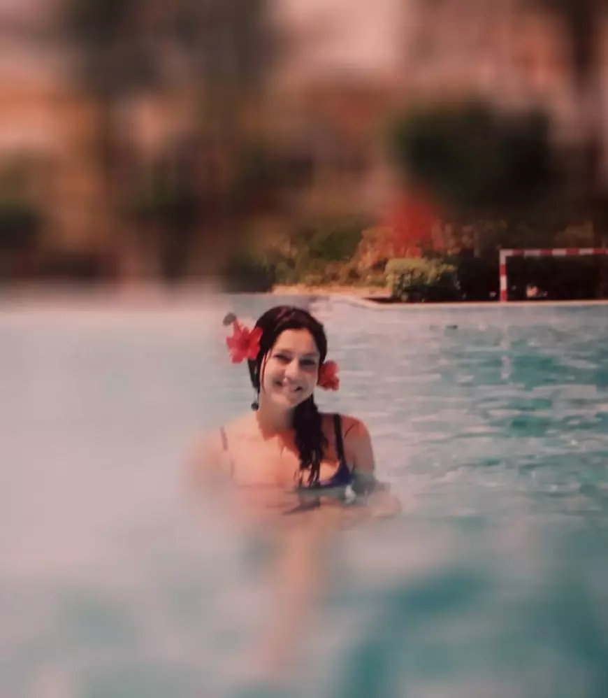 Oana Sârbu, în costum de baie. Și-a scos pozele sexy la vedere