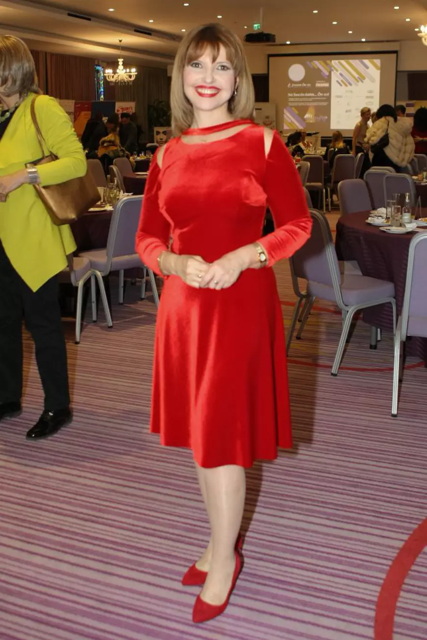 Video EXCLUSIV/ Marina Almășan gândește noi proiecte în timp ce gătește. Bucătăria o inspiră!