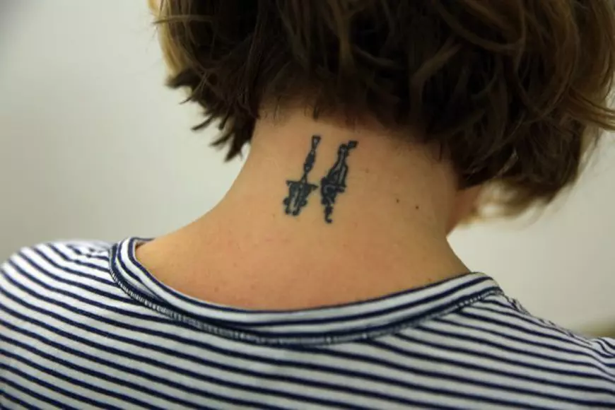 VIDEO/Actrița Tania Popa are un tatuaj ciudat pe gât. Două inițiale în slava veche!