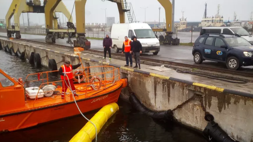 Un pescador s-a scufundat în Portul Constanța/ FOTO
