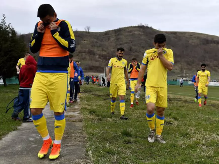 Bătăi între suporterii echipei Petrolul Ploiești și forțele de ordine, la Aninoasa. Incidente grave în Dâmbovița / FOTO&VIDEO