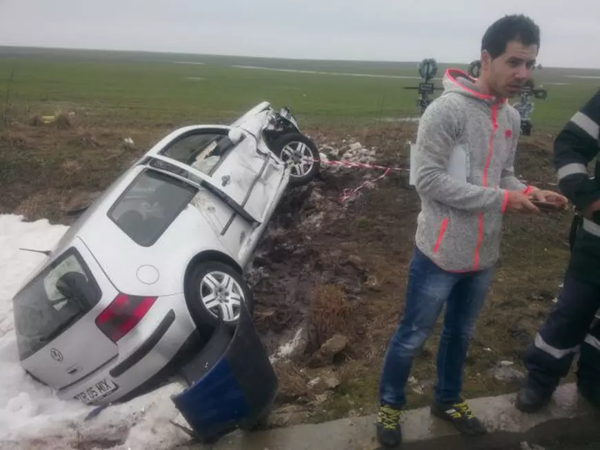 Un șofer al Prefecturii Teleorman a provocat un accident cu patru victime. Doi dintre răniți sunt jurnaliști/ FOTO