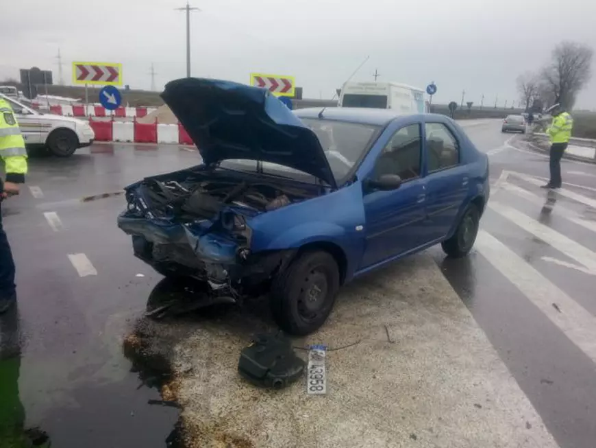 Un șofer al Prefecturii Teleorman a provocat un accident cu patru victime. Doi dintre răniți sunt jurnaliști/ FOTO