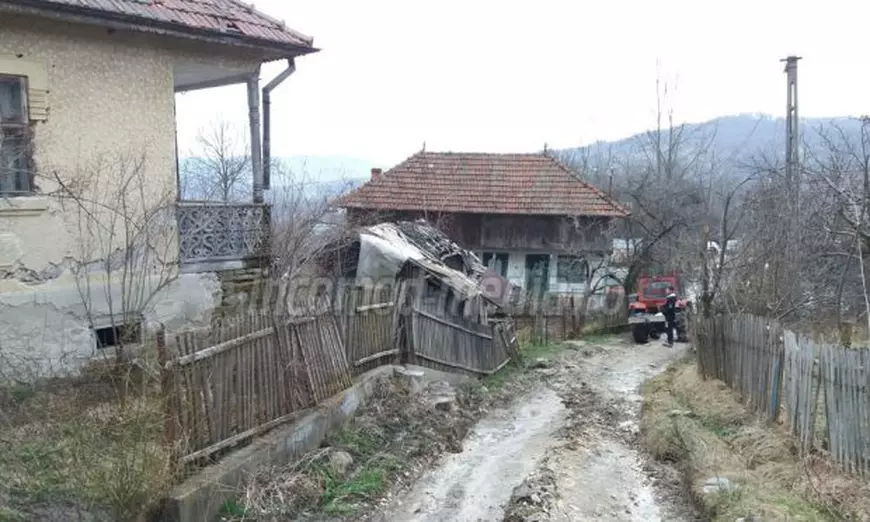 Evacuări în Văleni Dâmboviţa, din cauza unor alunecări de teren