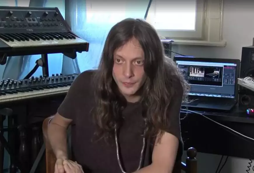 VIDEO EXCLUSIV/Caliu, cel mai vechi lăutar din Clejani, face echipă cu fiul lui Dinescu. Când țiganii se întâlnesc cu gagiii!