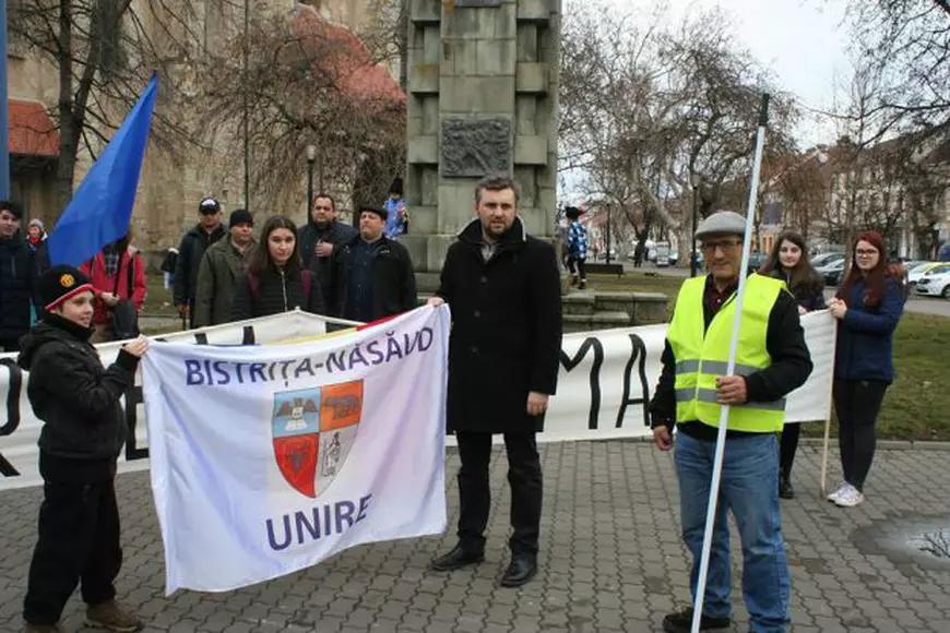 Un secui și doi nevăzători pornesc marți cu Steagul Unirii spre Chișinău: ”Veniți cu noi!”