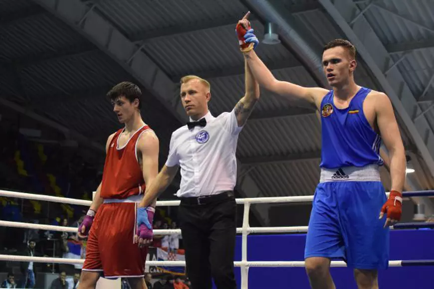Campionatul European de box Under 22 de la Tg. Cristina Cosma a câștigat înainte de limită și are medalia asigurată / FOTO