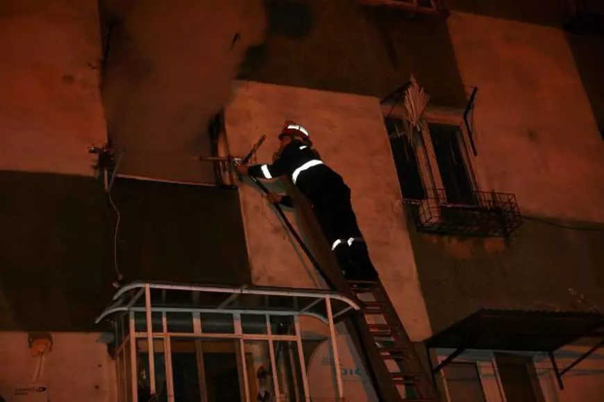 Tânără moartă și mama sa în stare critică, din cauza unui incendiu izbucnit în locuința lor din Sărata Monteoru/FOTO