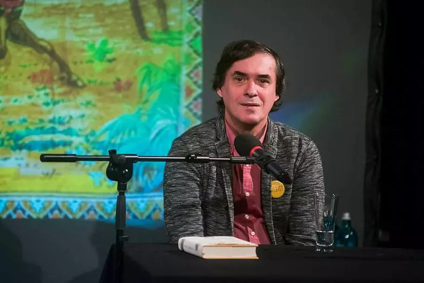 Scriitorii români, solidari cu Mișcarea #Rezist. Cărtărescu și Ana Blandiana au purtat insigne cu #Rezist la Târgul de Carte de la Leipzig