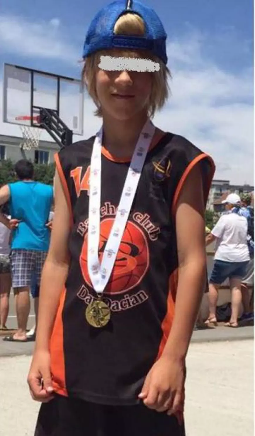 EXCLUSIV/Cel mai aspru critic al Corinei Bud e chiar fiul ei. ”Hmm, piesa asta e cam comercială!”