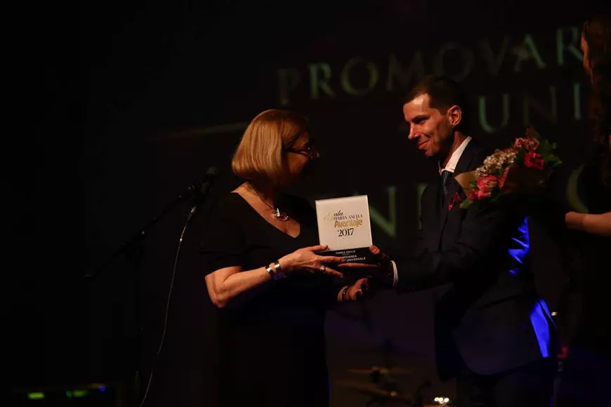 Premiul Femeia Anului pentru Promovarea Literaturii Universale a fost primit de Denisa Comănescu