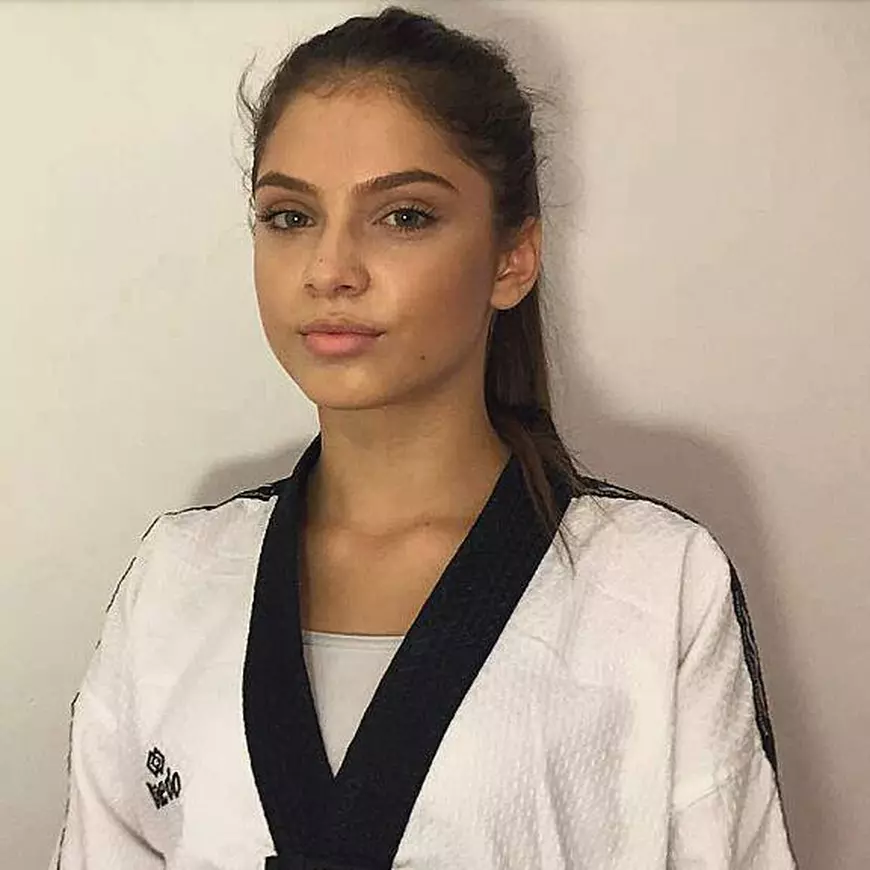 EXCLUSIV/ Modelul Elena Chiriac, campioană națională la taekwondo WTF, e și scriitoare. Va publica un volum de eseuri