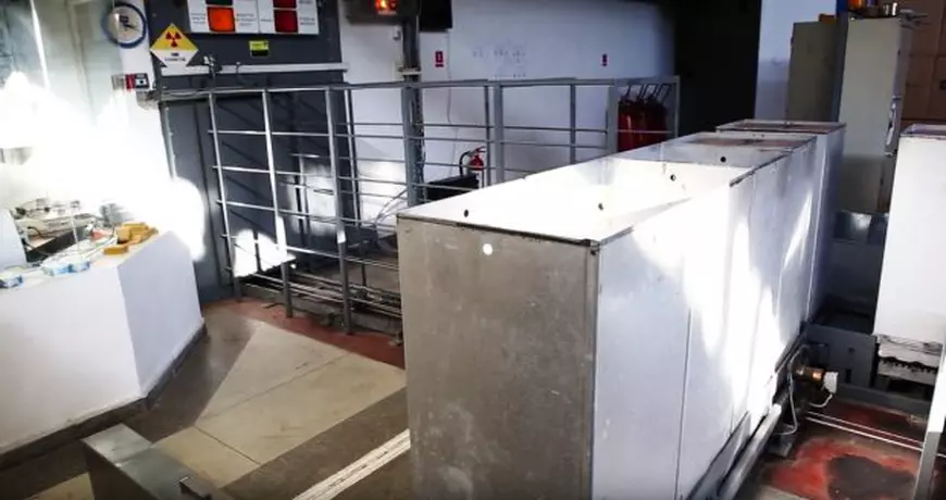 VIDEO/Unde se curăţă de mucegai arhiva salariaților Casei de Film Sahia. "Mașina nucleară" le va recupera sporurile la pensii