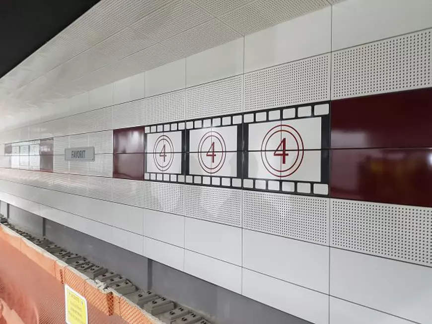 VIDEO / Stația de metrou cu pelicule cinematografice pe pereți. ”Favorit” se mută în subteran