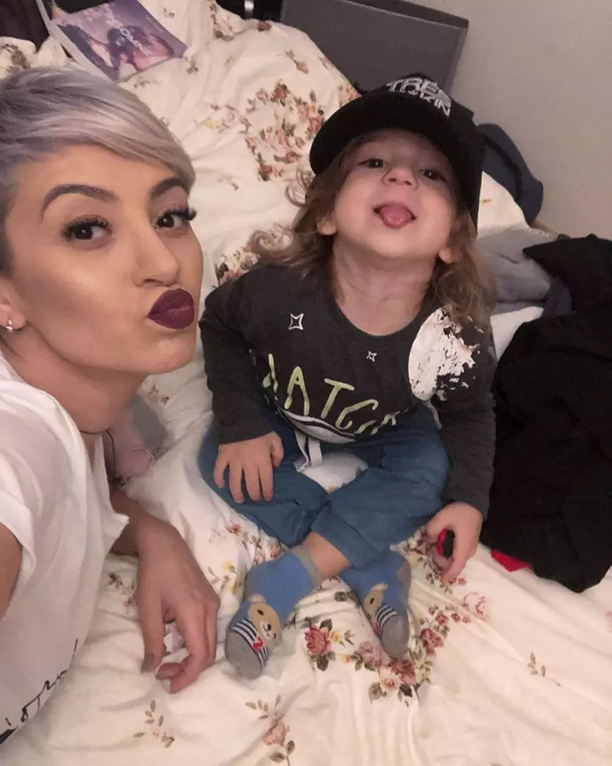 VIDEO EXCLUSIV/ Fiul Giuliei nu a fost tuns niciodată. „E un băiețel frumos ca o fetiță”