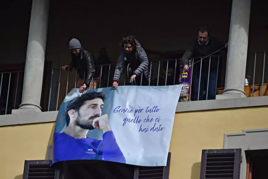 Momente emoționante la înmormântarea lui Davide Astori. 10.000 de oameni, la funeralii. Soției Francesca i s-a făcut rău! Tătărușanu și Ianis Hagi, în Piața Santa Croce | FOTO&VIDEO