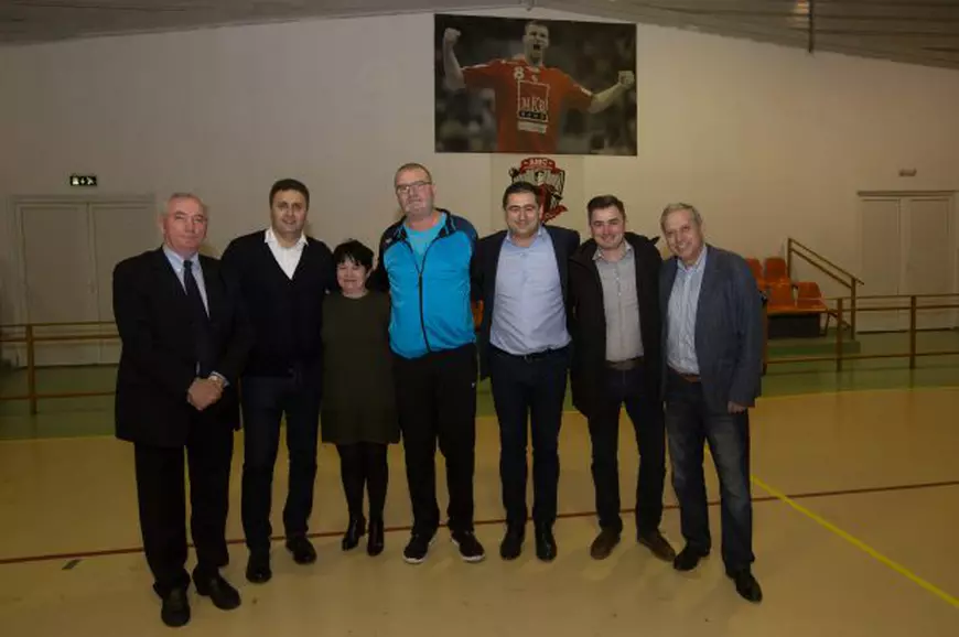 EXCLUSIV | Cum arată Andrei, nepotul lui Marian Cozma: ”Va ajunge mare handbalist”. Asociația Marian Cozma duce mai departe numele regretatului sportiv | FOTO