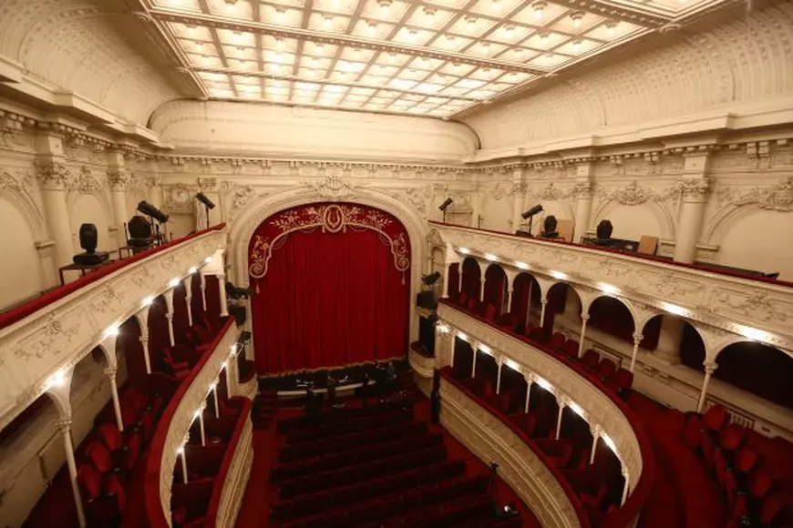 VIDEO/ Upgrade fascinant: Teatrul Odeon cu VR, căști neuronale și portrete digitale. Când tehnologia te poate duce și în... trecut