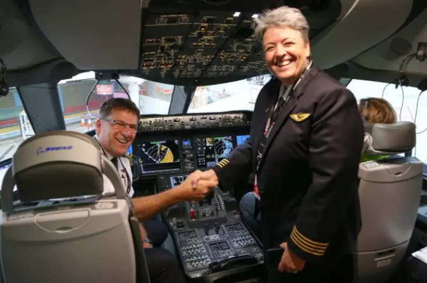 Primul zbor fără escală între Australia şi Europa a aterizat duminică dimineață în Londra. Aproape 15.000 km, în 17 ore și 20 de minute