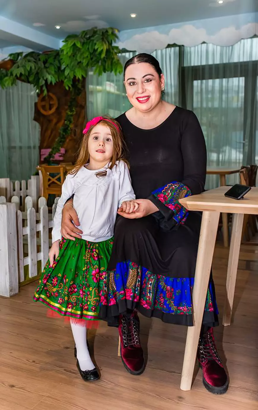 VIDEO EXCLUSIV/ Oana Roman a strâns zestre pentru fiica ei. „Am argintărie, mobilier vechi, am ceva piese bine așezate pentru ea”