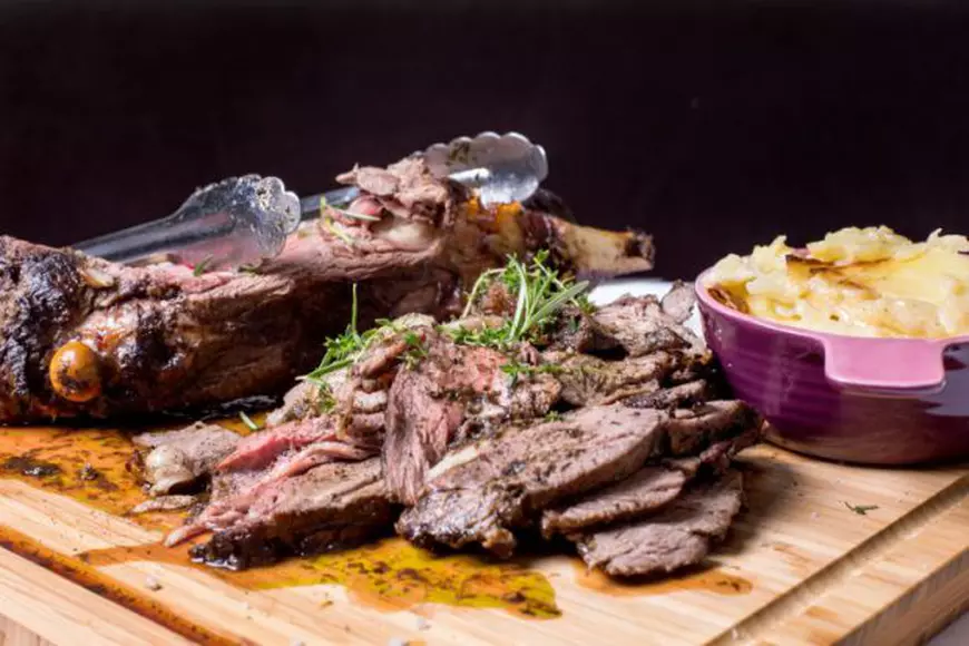 Cinci moduri în care poți prepara mielul de Paște. Rețete delicioase de la chef Nicolai Tand