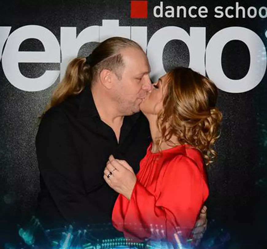 VIDEO EXCLUSIV/Viața în pași de tango! Vali Crăciunescu își urmează soția la cursuri de dans de societate