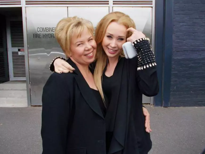 VIDEO/ Xonia, întâlnire emoționantă cu familia, după un an și jumătate. "Mama m-a anunțat că o să vină în România"