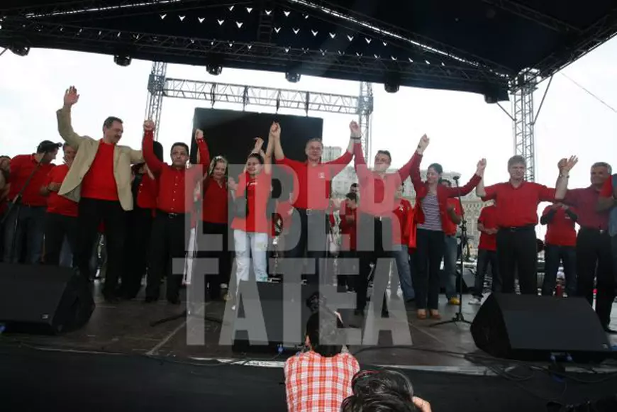 cum petreceau politicienii de 1 Mai