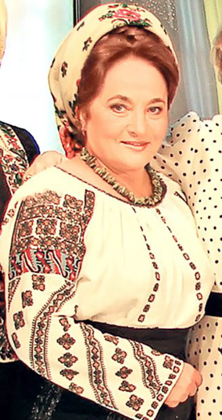 Laura Lavric vrea să-și dea sora în "urmărire internațională". Îi e datoare 10.000 de euro, prin hotărâre judecătorească