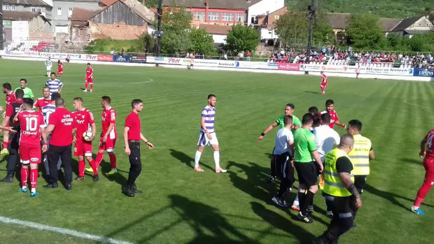 Liga 2 2018, etapa a 31-a. Chindia, blocată! Derby-ul UTA Arad - ASU Poli Timișoara, abandonat! Oaspeții, care au ratat un penalty, au ieșit de pe teren! Toate detaliile / FOTO&VIDEO